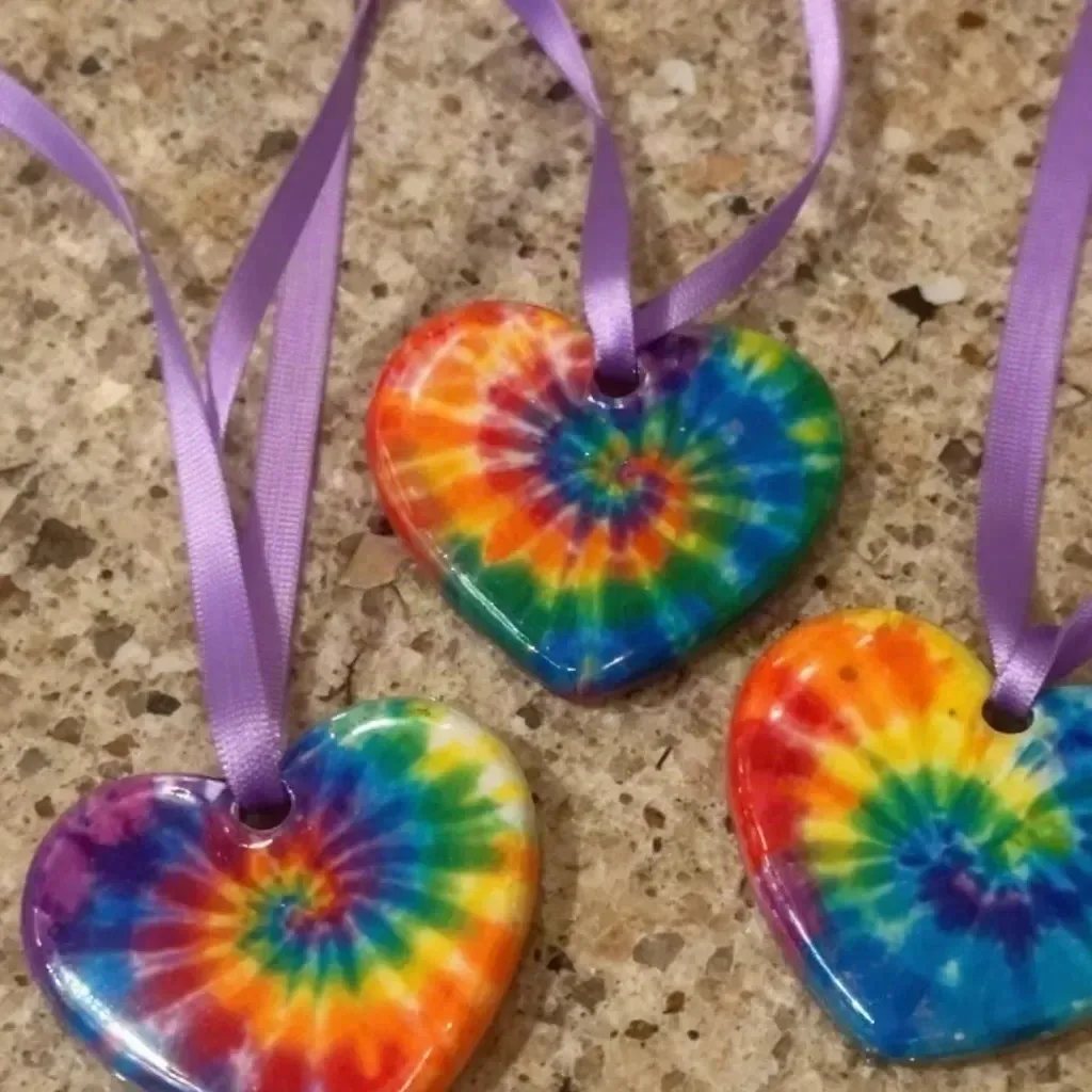 DIY Swirl-Pattern Glue Sun Catchers Tutorial